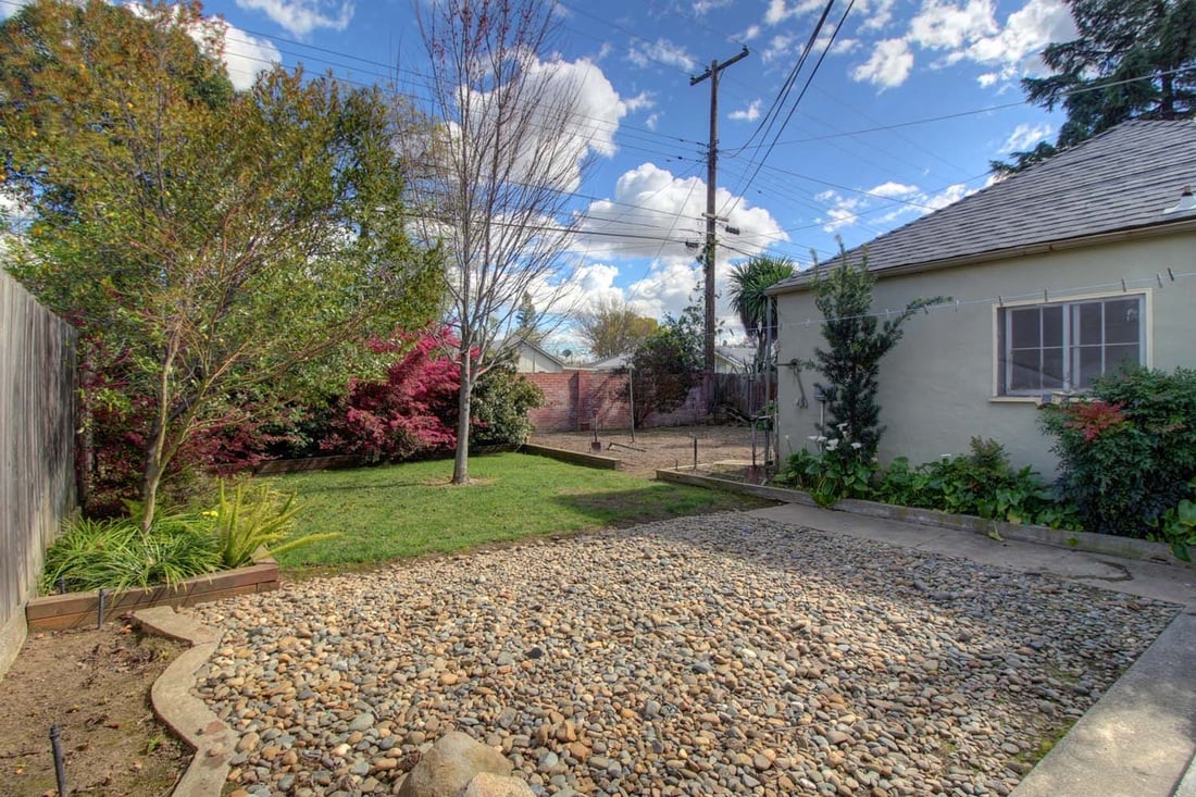 Just listed! Darling Elmhurst home