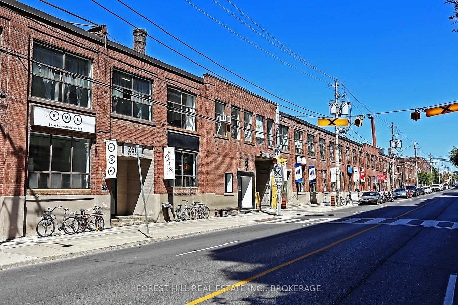 260 Carlaw Ave 212A