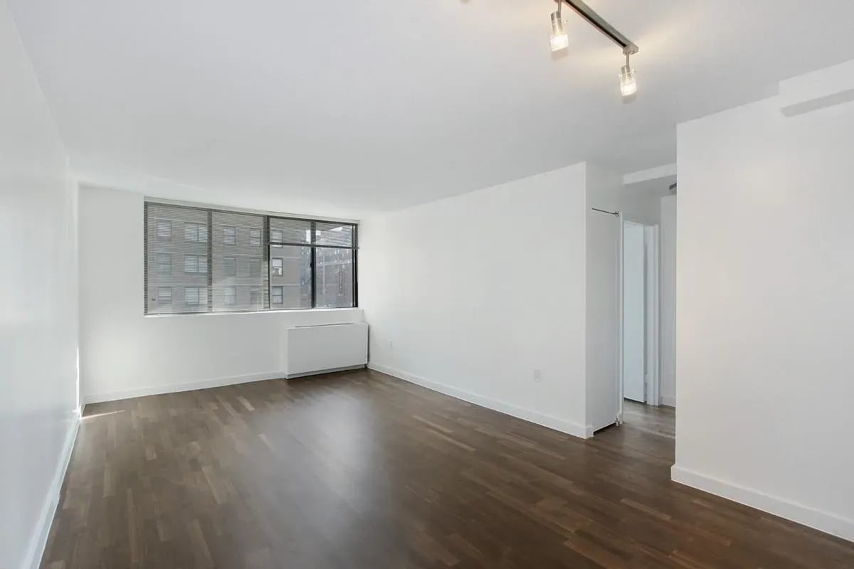 184 Lexington Ave #16C