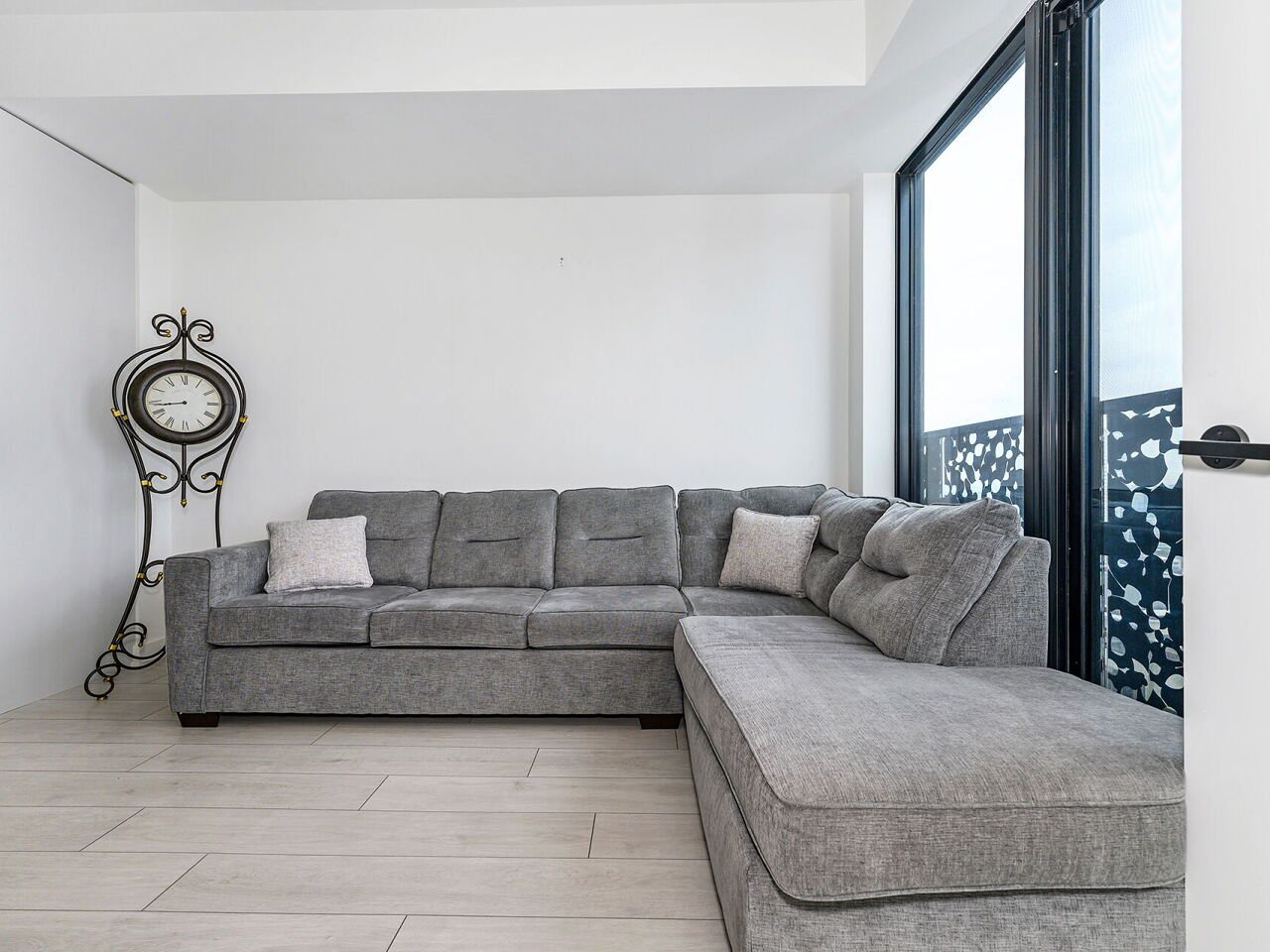 55 Charles St E Unit: 2604