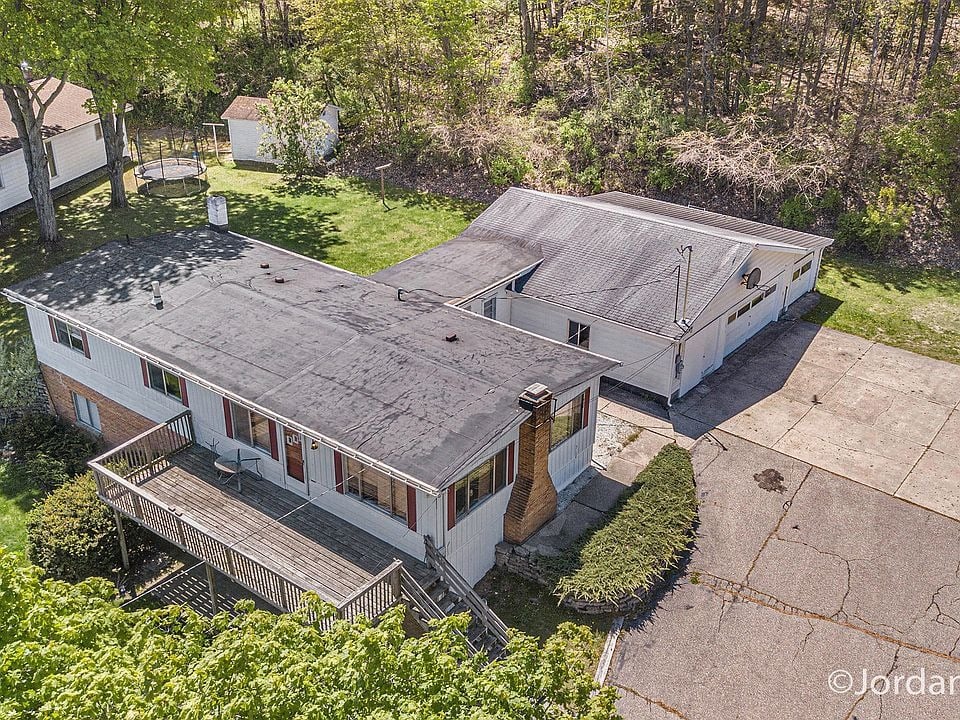 12507 Terry Ave, Wayland, MI 49348