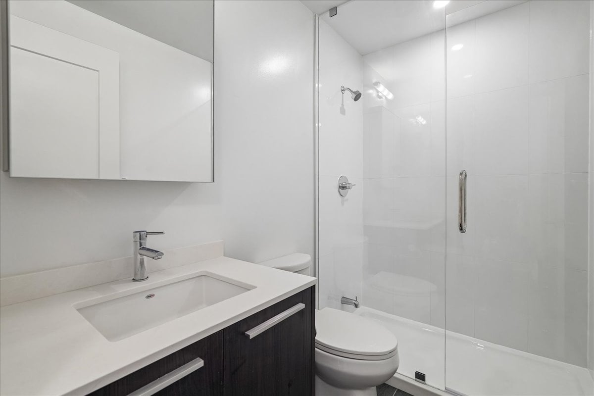 2-bedroom, 2-bathroom CORNER suite