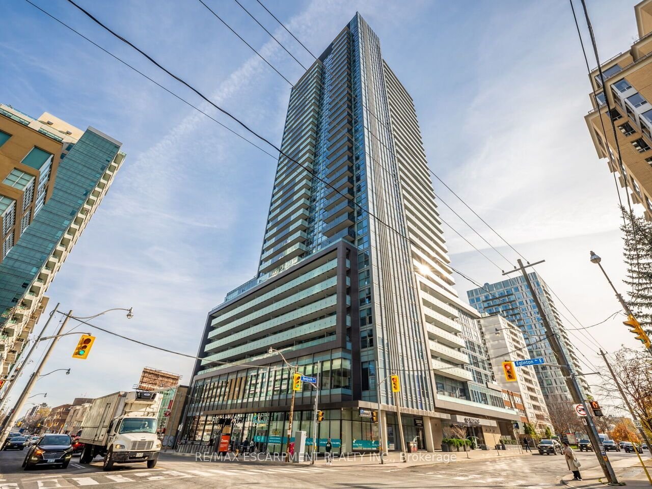 BEGINNER LUXURY IN MIDTOWN 
