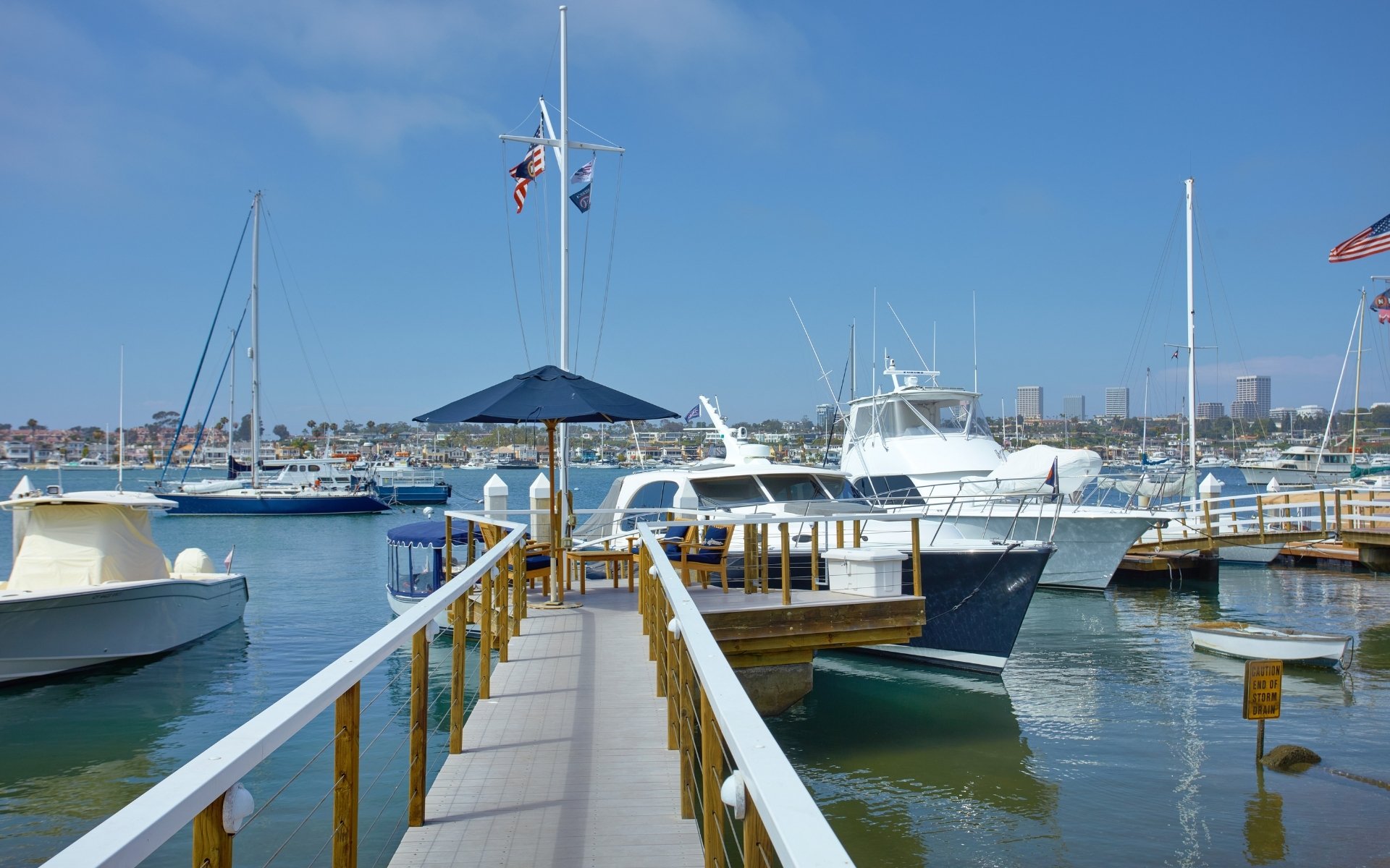 1324 E Balboa Boulevard