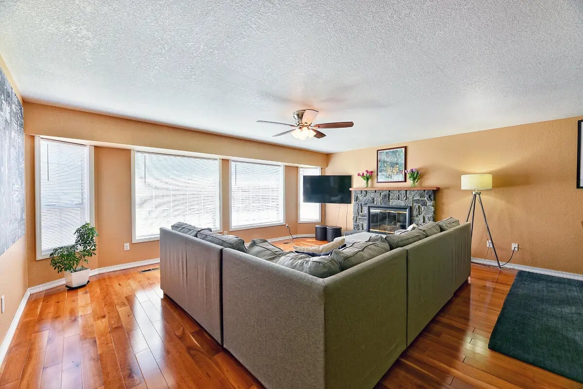 1121 Valley View Dr