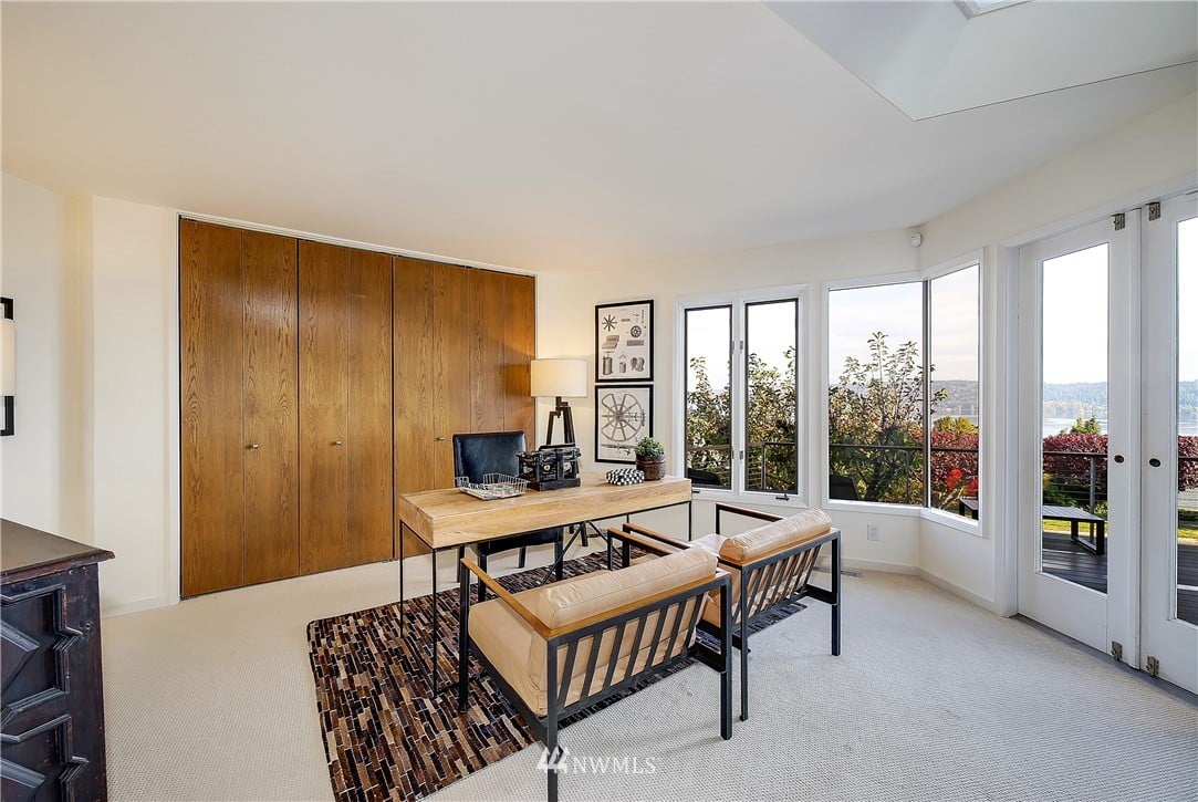 8631 Inverness Dr, NE