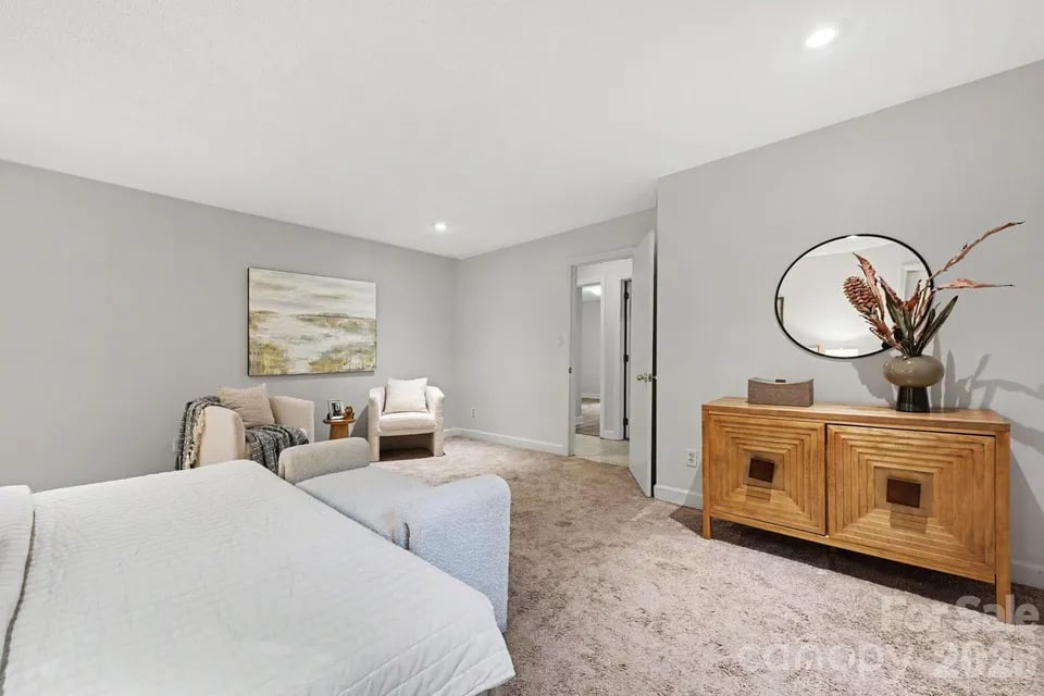 10006 Stoneleigh Lane