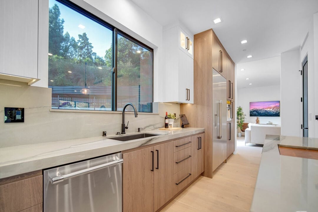 Canyon Lake Dr, 90068