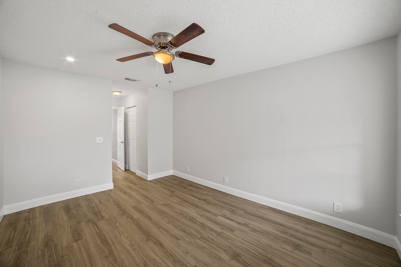 124 Oakwood Dr