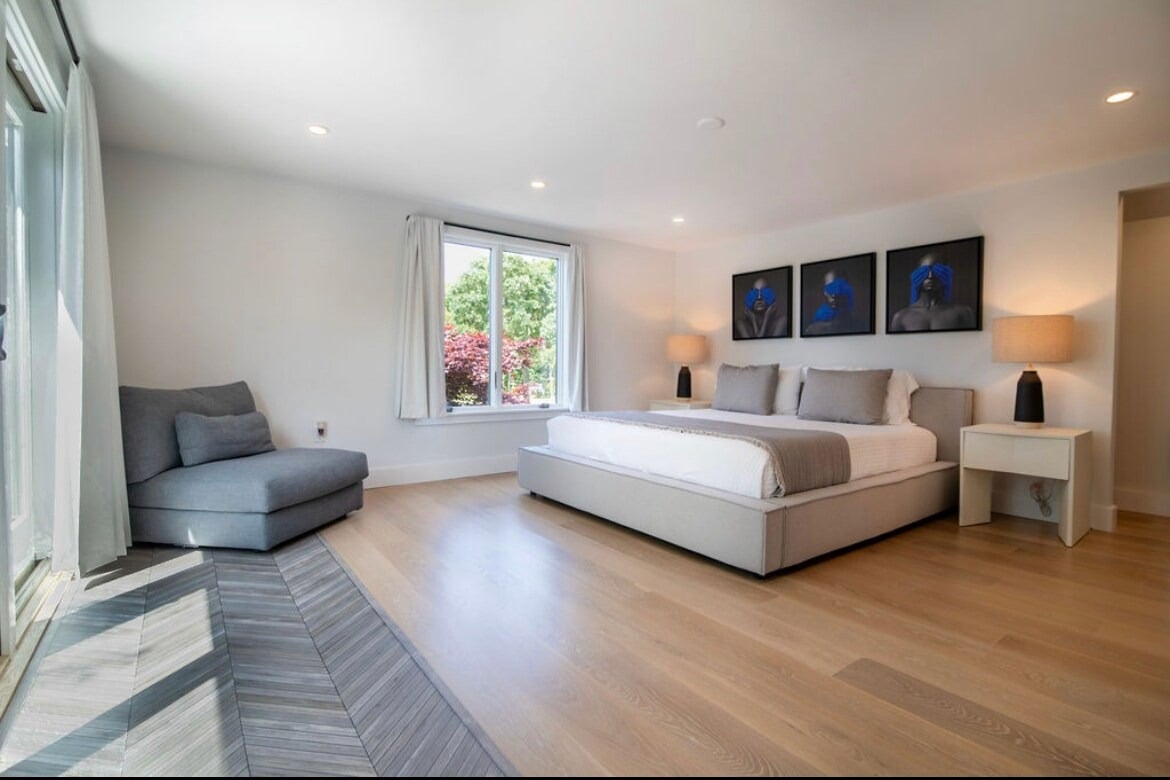 Edgartown Designer Retreat With Pool & Hot Tub