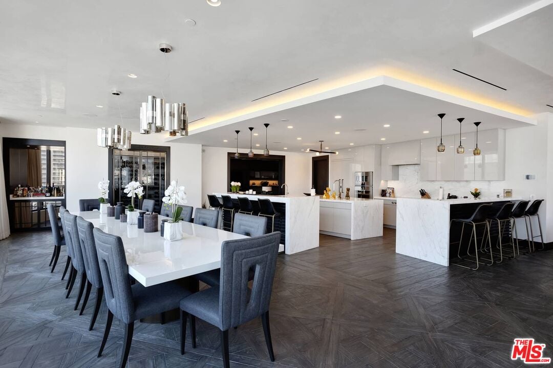 6250 Hollywood Blvd, #15A/B