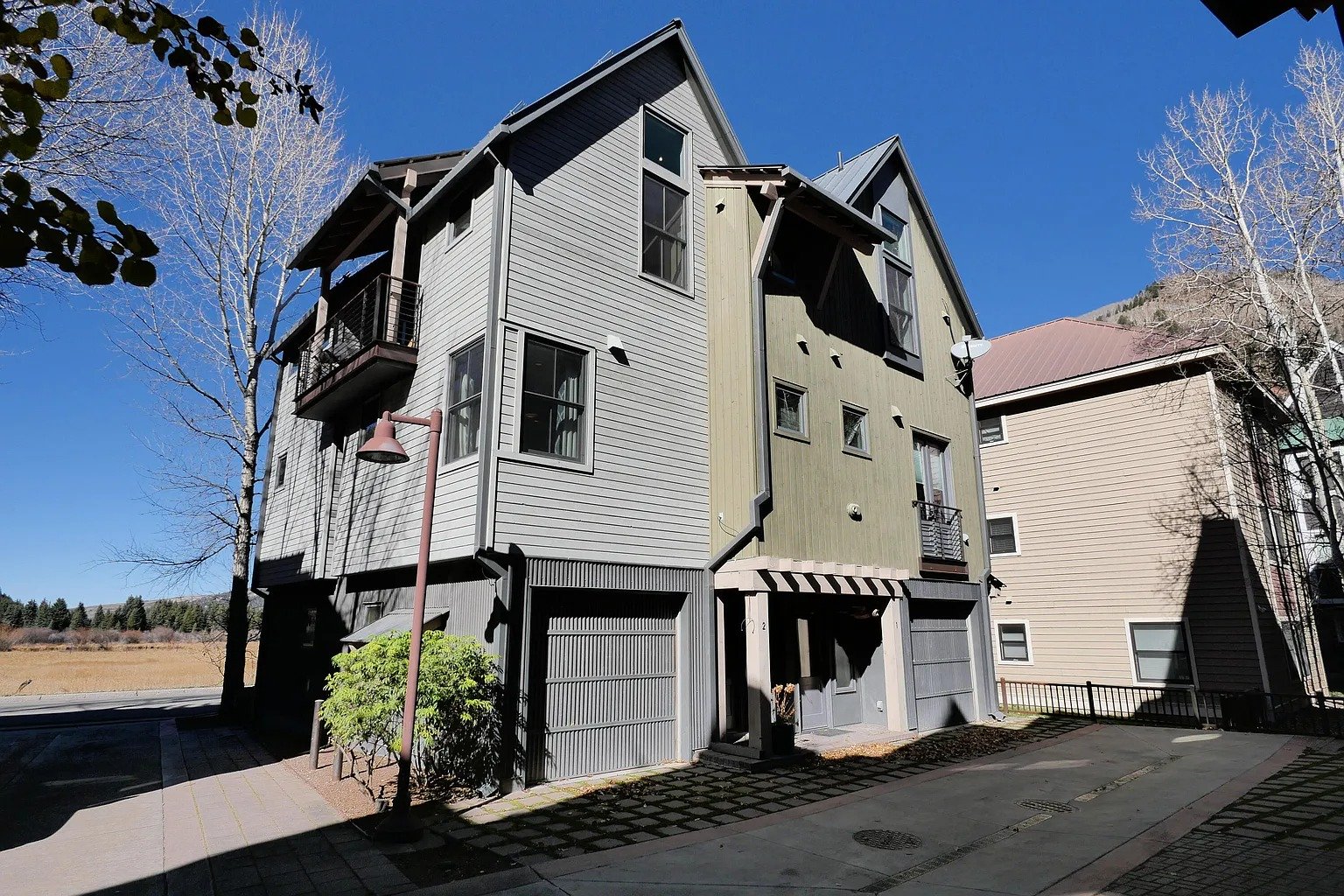 240 Mahoney Dr #2