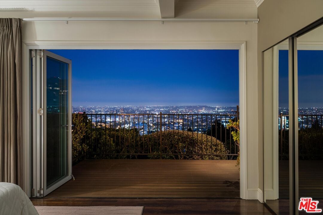 Sierra Mar Dr, 90069