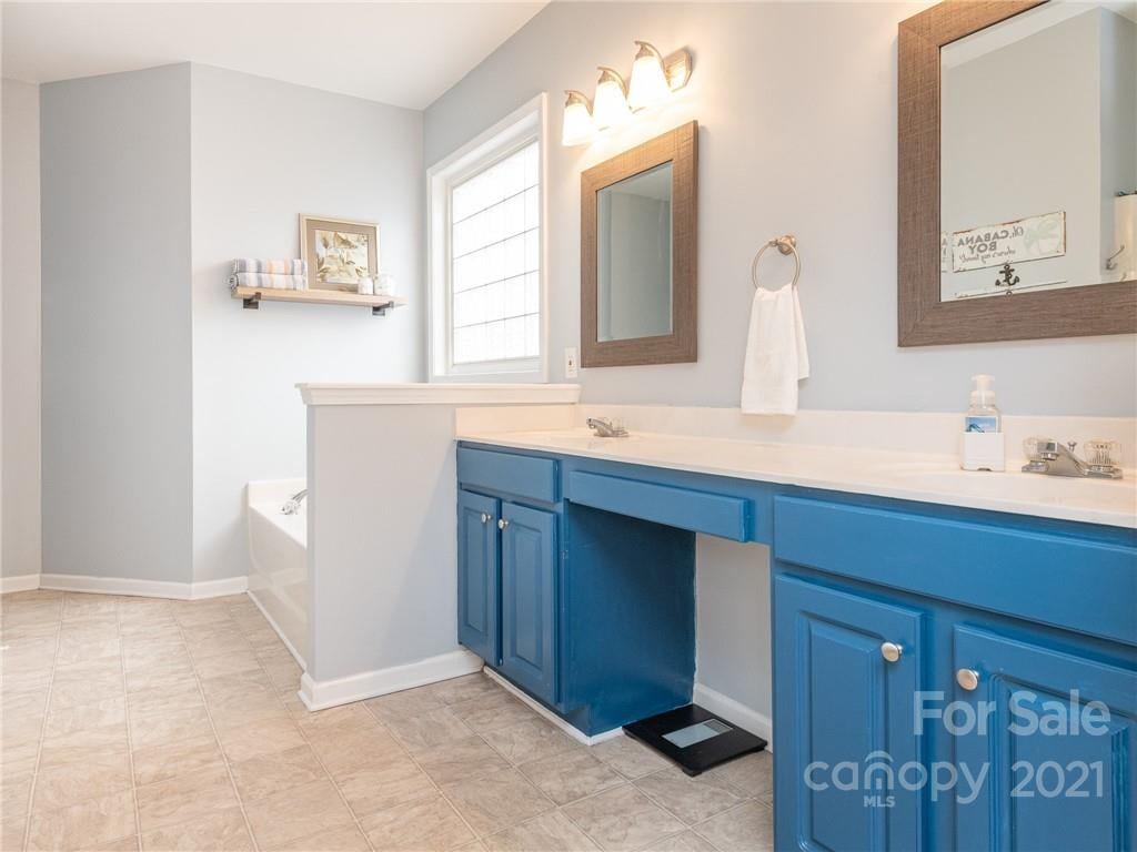 273 Notable Ln