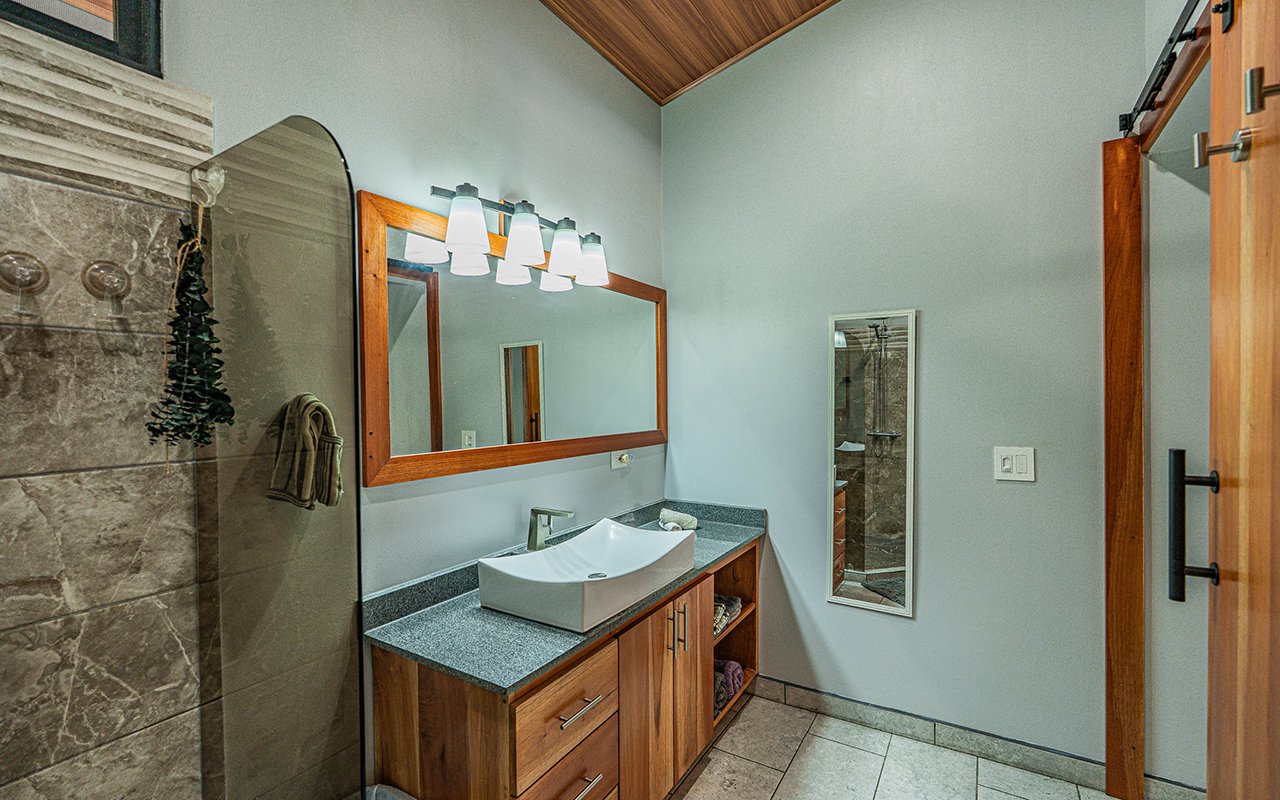 Home Near Downtown Uvita with Private Forest and Creek