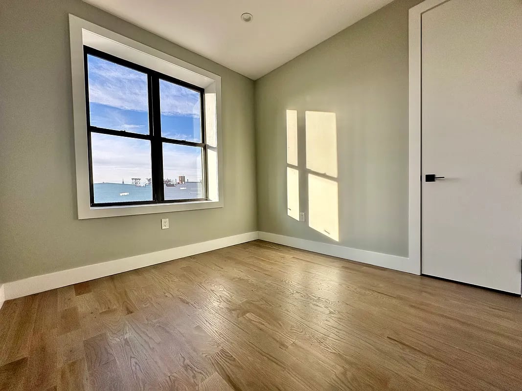 254 Melrose St 4B