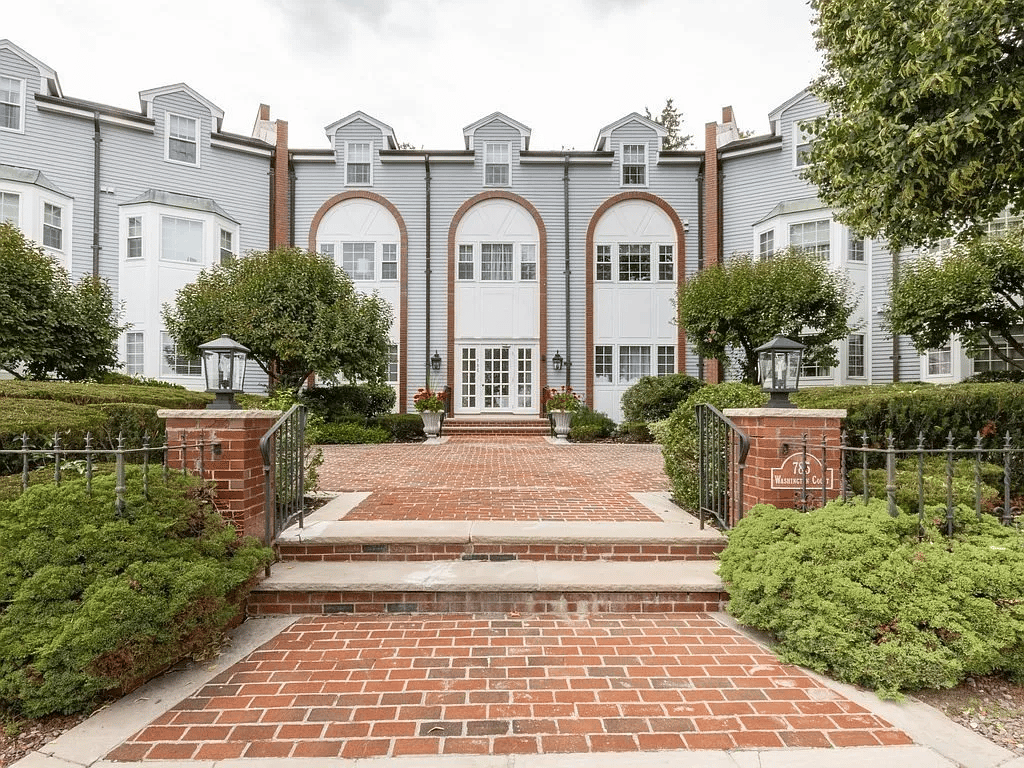 785 Washington St Apt 305