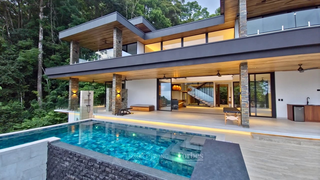 21094N - Luxury Ocean-View Villa in Costa Verde - The Jade Horizon