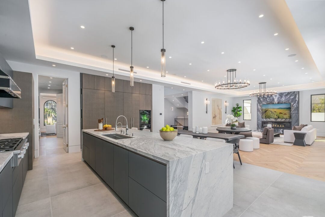 Silverreach Pavilion, N Hillcrest Rd, 90210