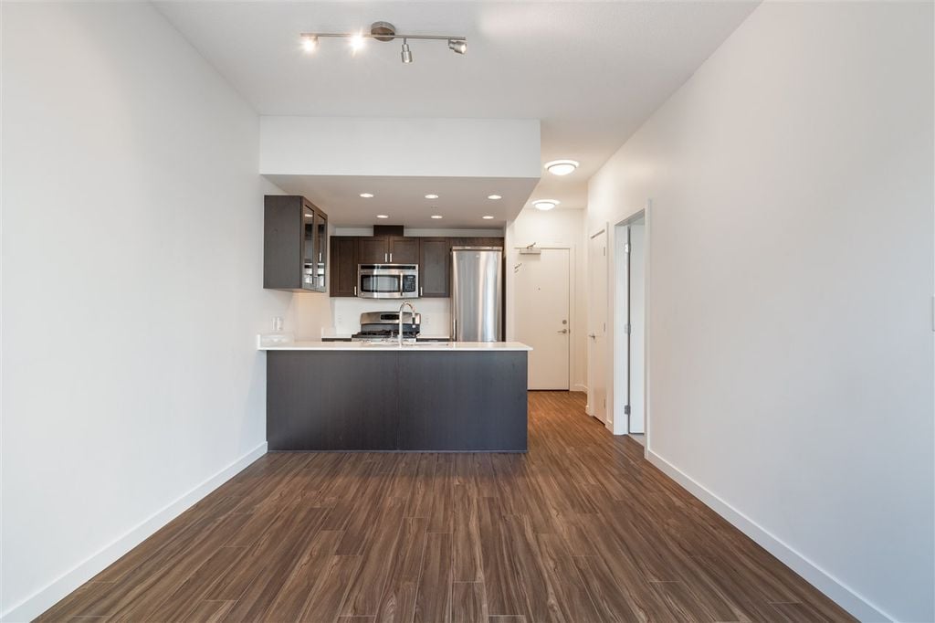 4888 Nanaimo St, #203