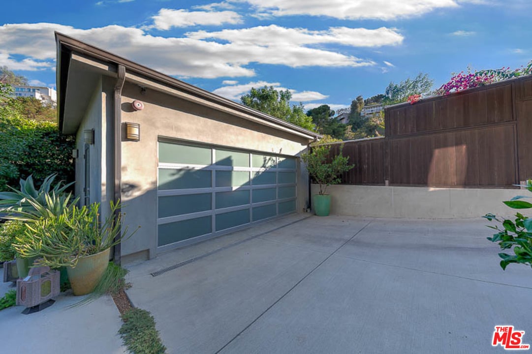8573 Appian Way