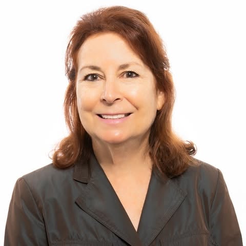 Theresa Bish La Jolla, CA Real Estate Agent Headshot