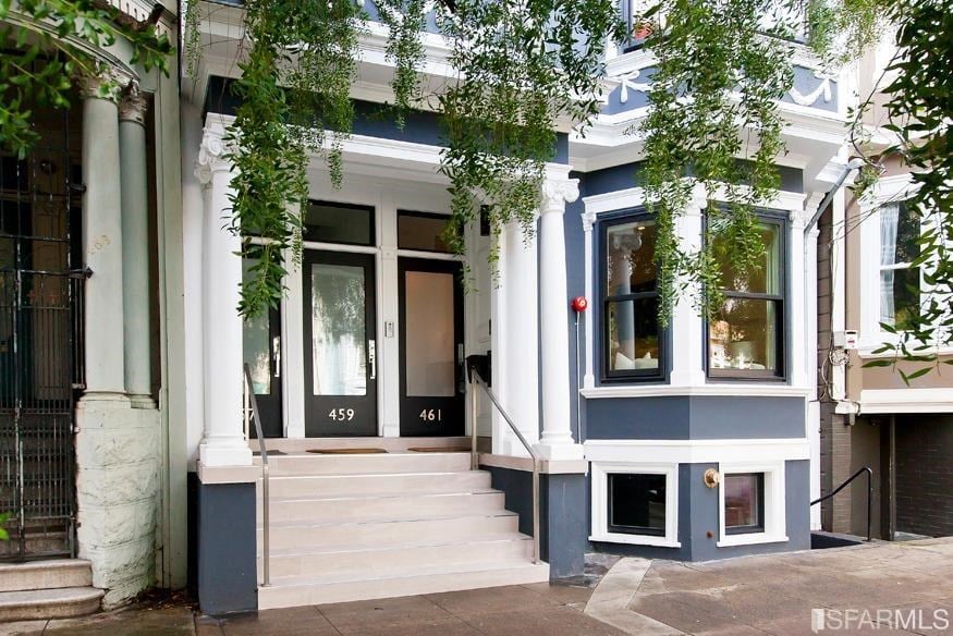 461 Waller St