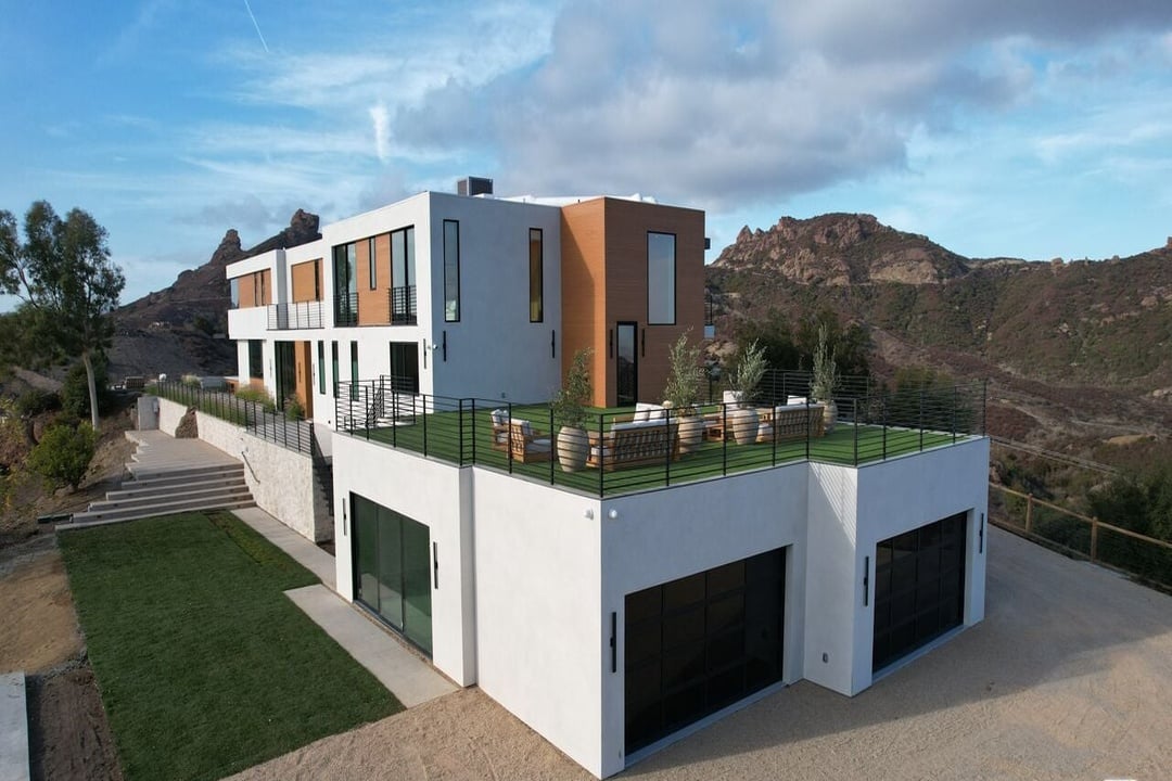 Mulholland Hwy, 90265