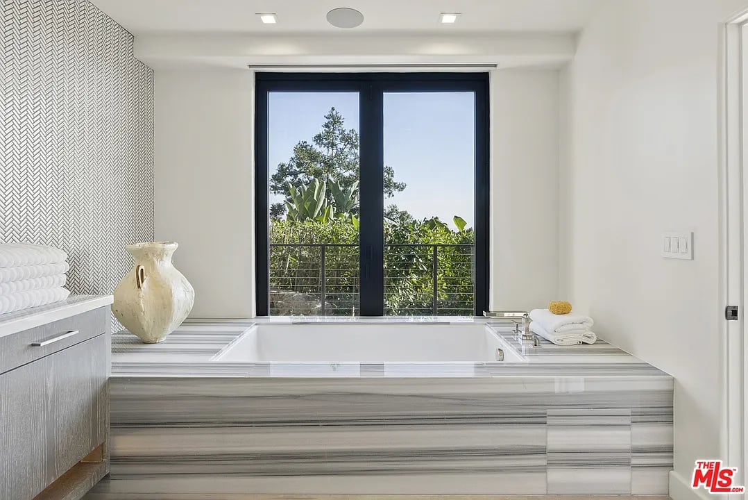 8130 W Laurel View Dr