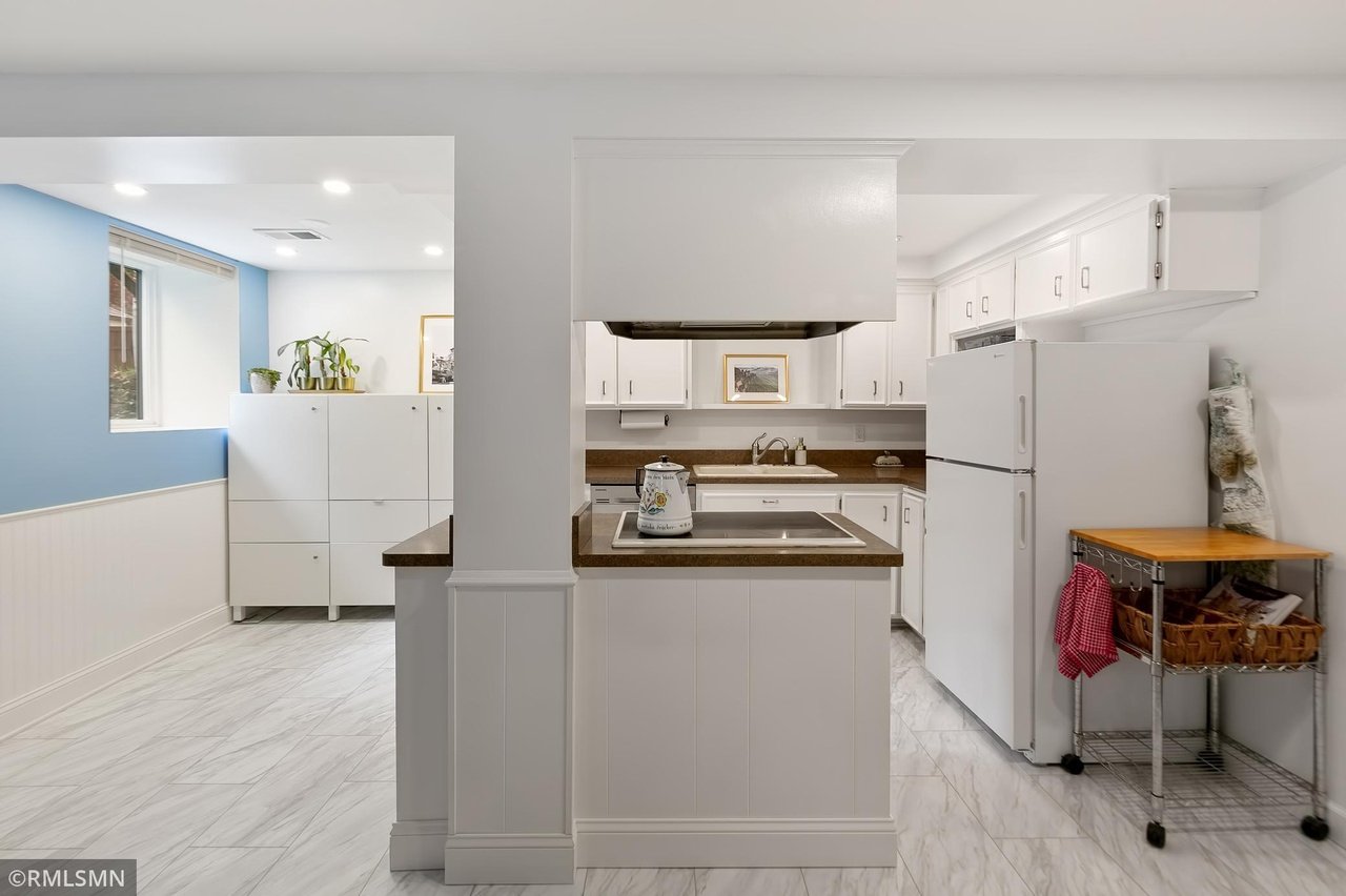 24 Saint Albans St S #7