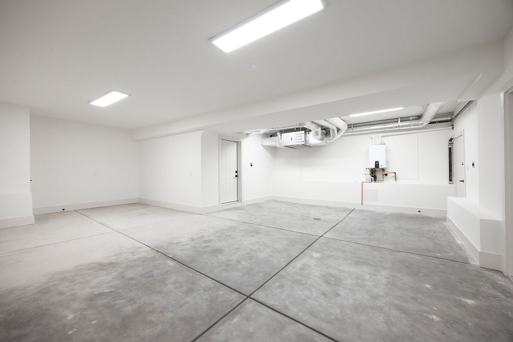 785 3rd Avenue · Garage 2