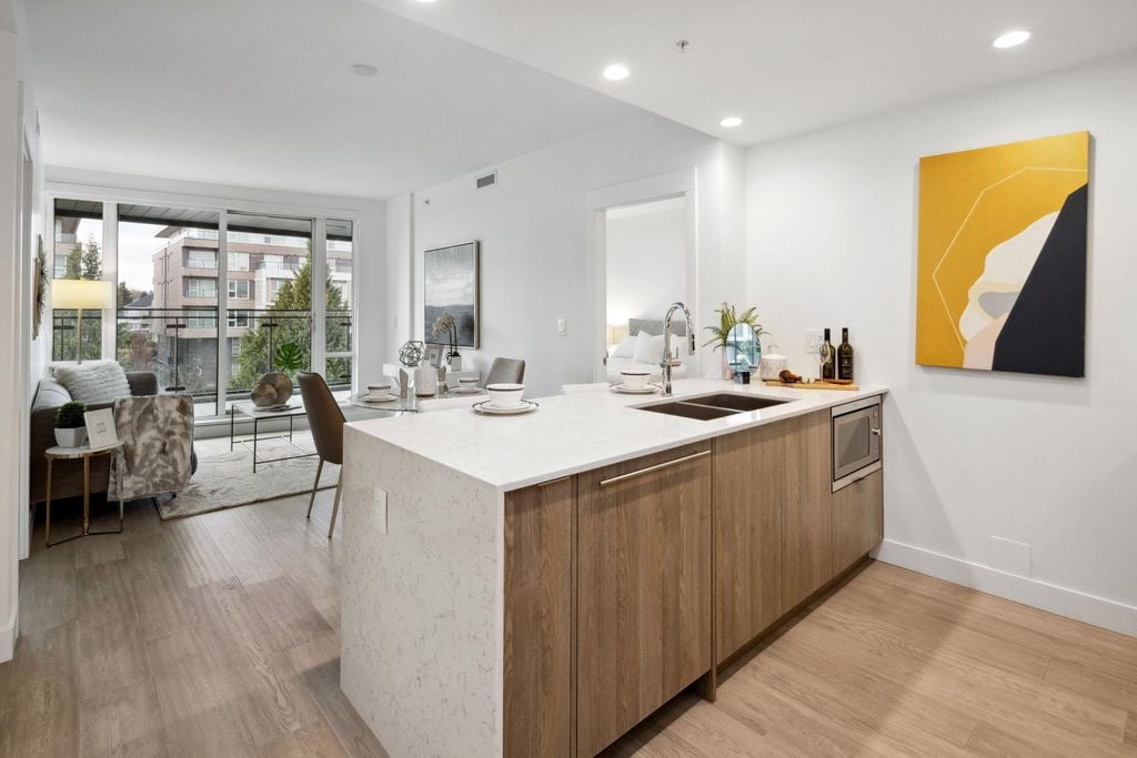7638 Cambie St, #404
