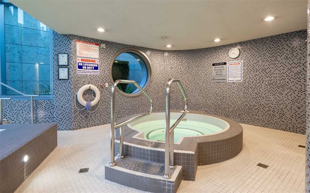286 Beach Crescent