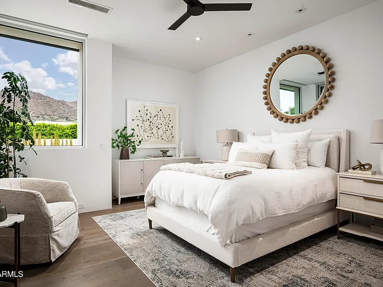 5611 N WILKINSON Road