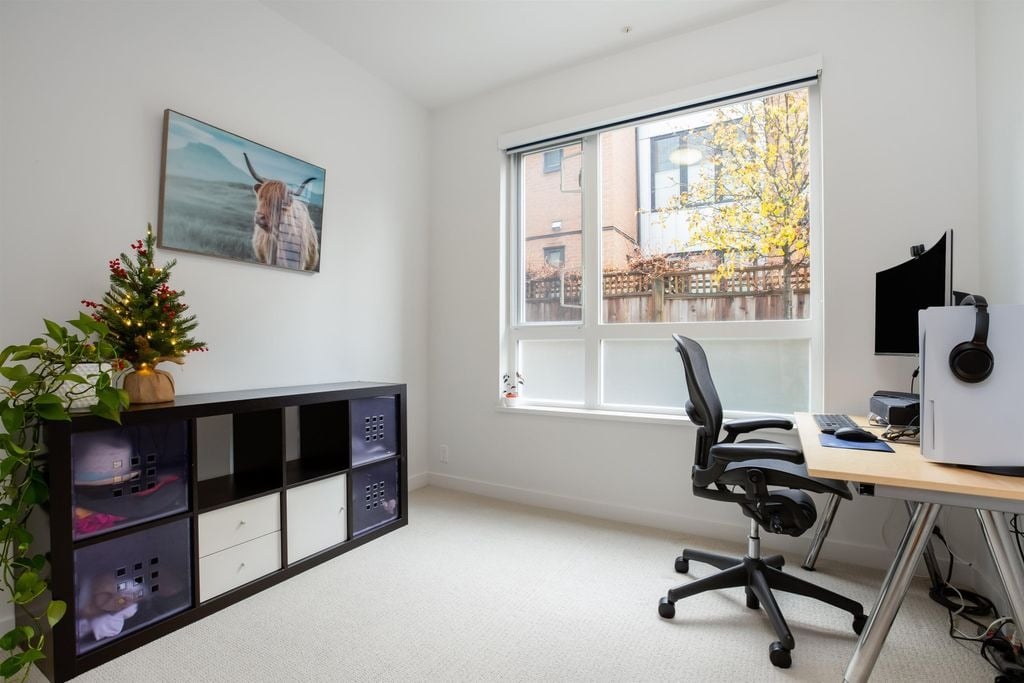 4867 Cambie St, #103