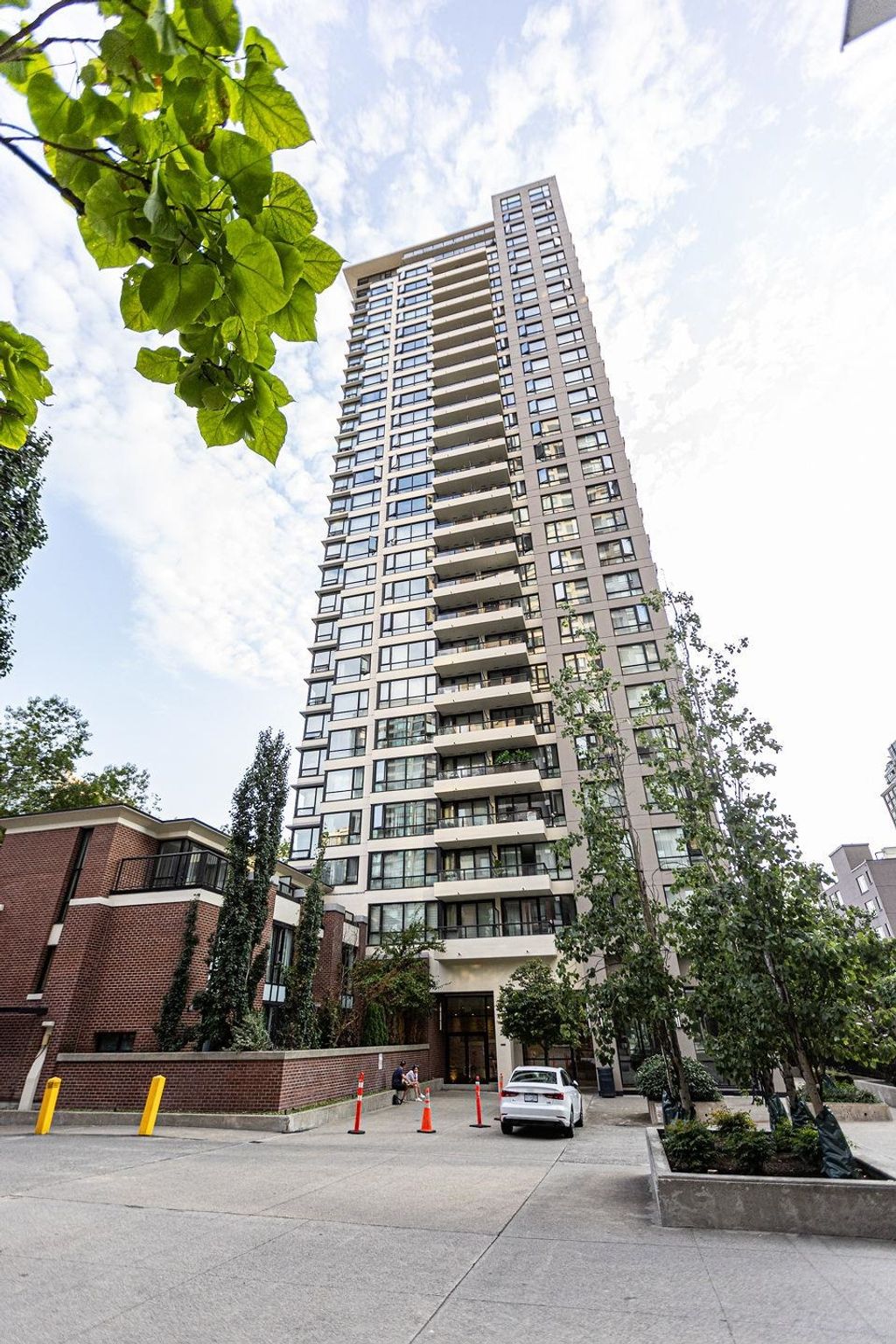 977 Mainland St, #2304
