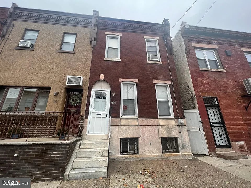 709 Moore St