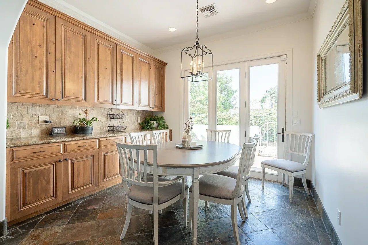 6115 E SHANGRI LA Rd