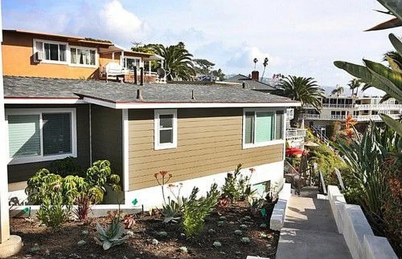 825 Cliff Dr