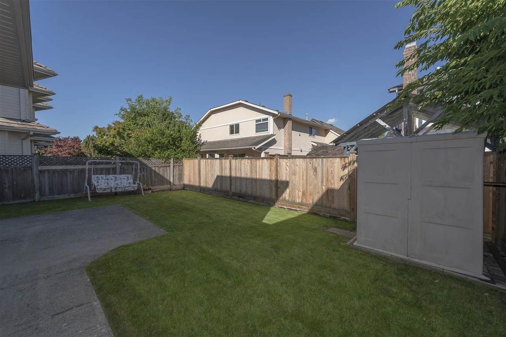 9260 Pauleshin Cres