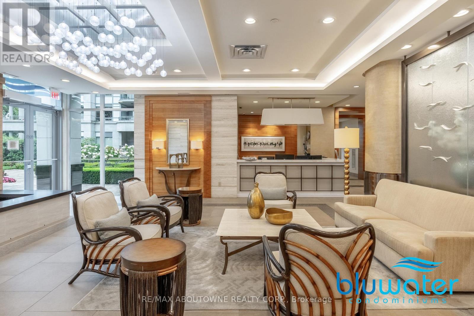3500 Lakeshore Road W 205