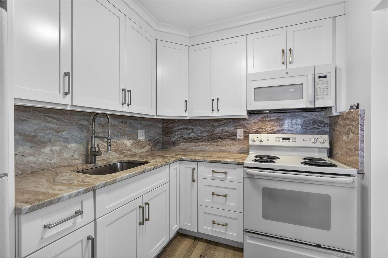 100 Shore 307 Ct