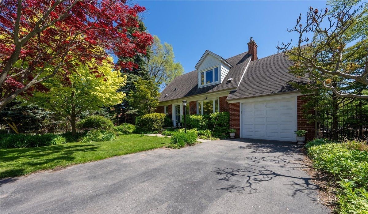 11 Ridgemoor Avenue