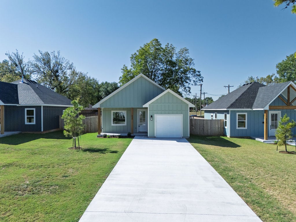 820 W Locust Street