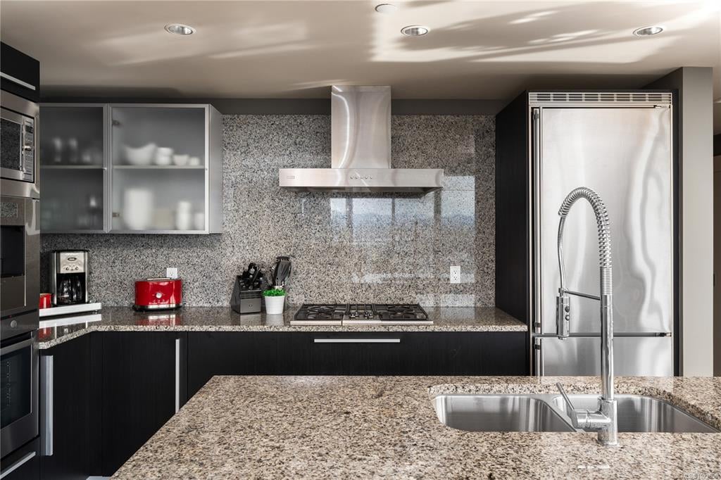 1406 - 707 Courtney St