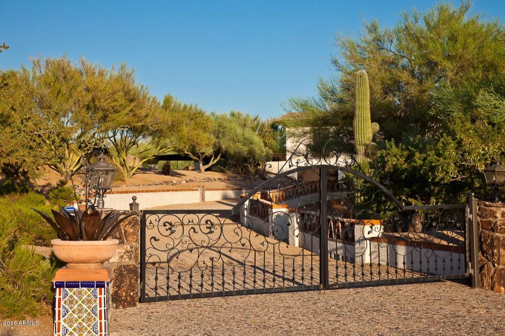 39023 N BOULDER VIEW Dr