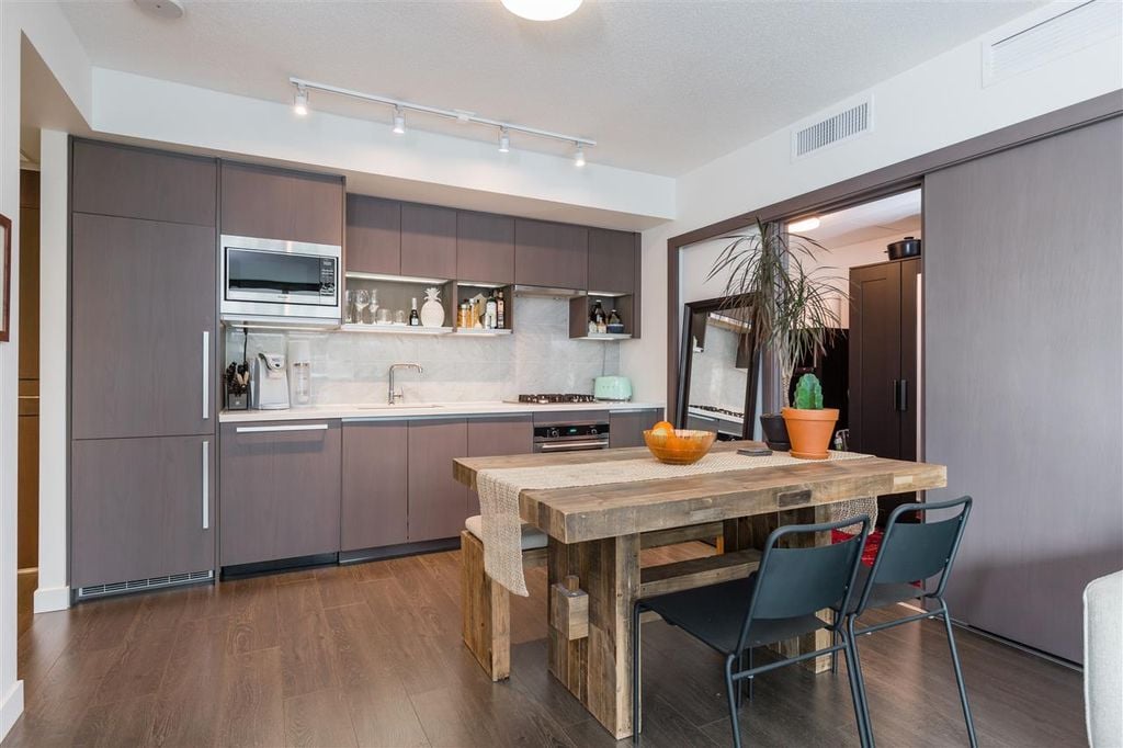 68 Smithe St, #1017