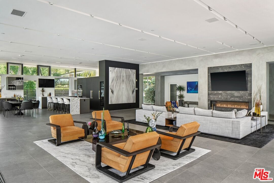 Nova Heights, Loma Vista Dr, 90210