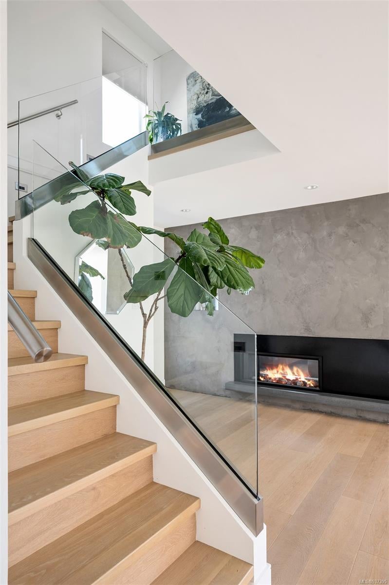 2378 Esplanade