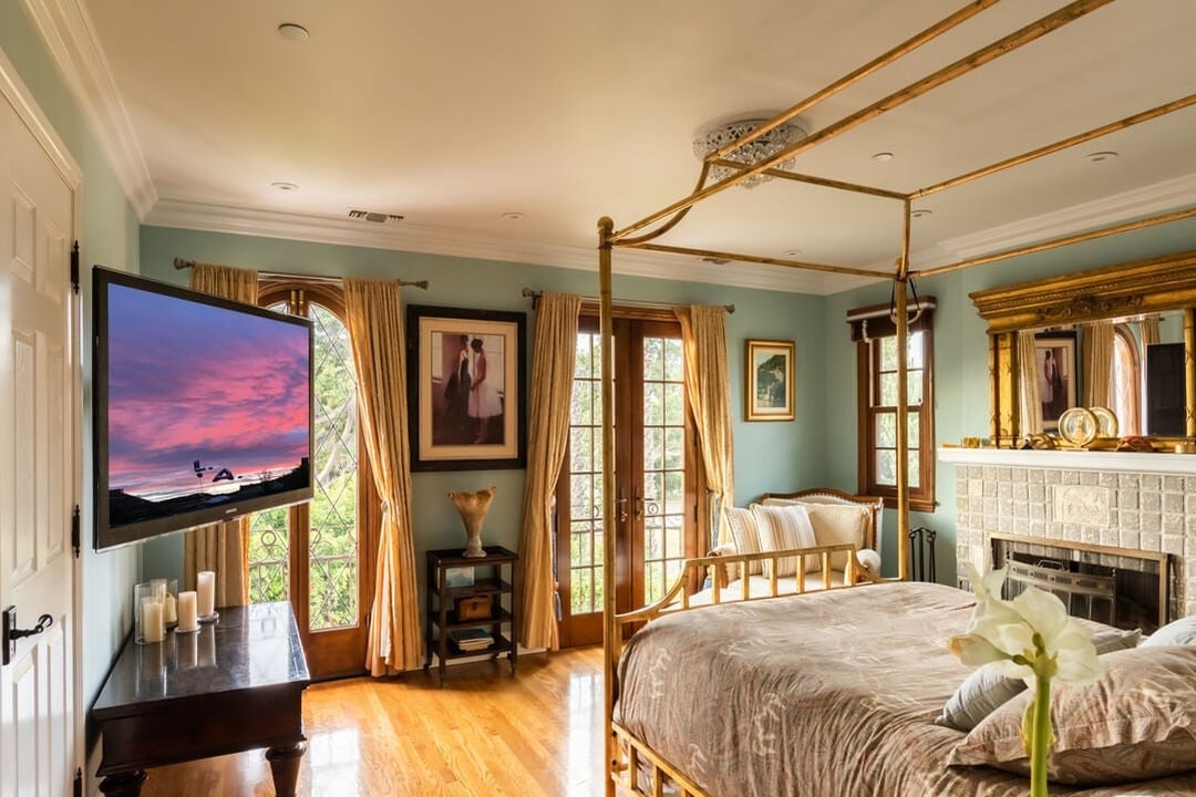 San Vicente Blvd, 90402